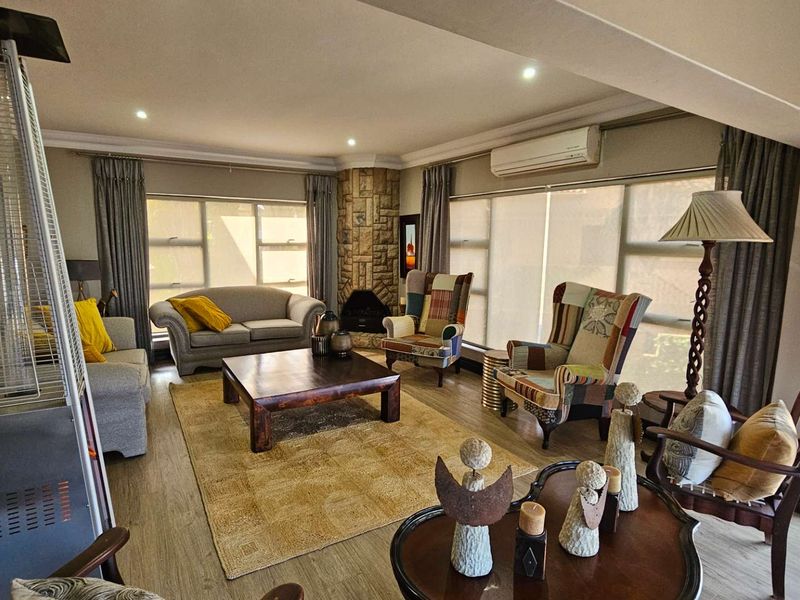 4 Bedroom Executive Family Home in Birdwood Estate - Photo 4