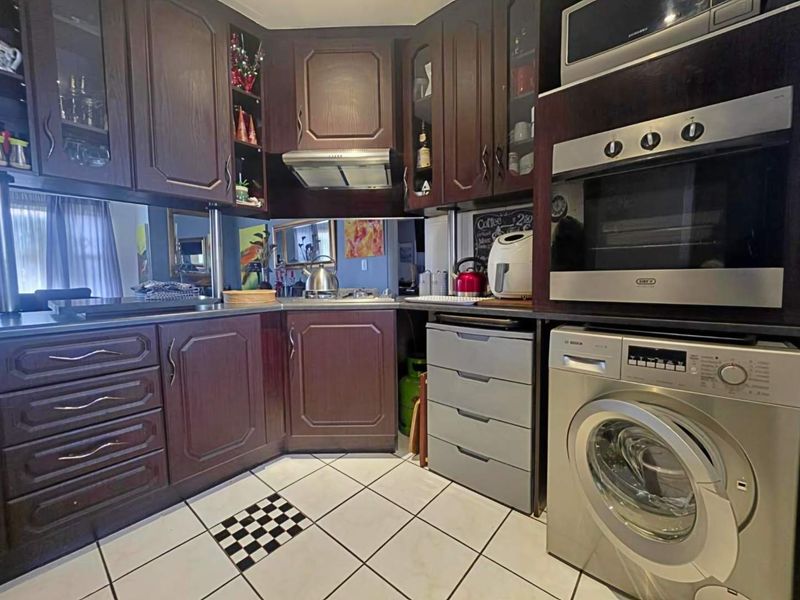 3 Bedroom Townhouse for Sale in New Redruth - Photo 3