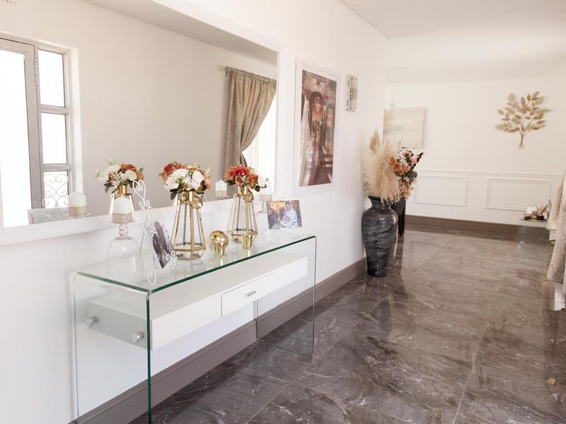 8 BEDROOM FAMILY HOME FOR SALE IN CHATSWORTH - R2.495m - Photo 4