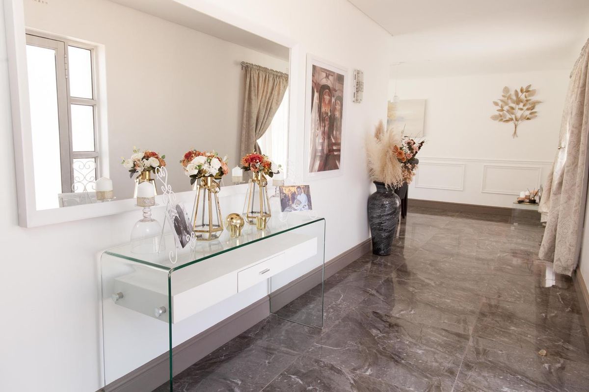 8 BEDROOM FAMILY HOME FOR SALE IN CHATSWORTH - R2.495m - Photo 4