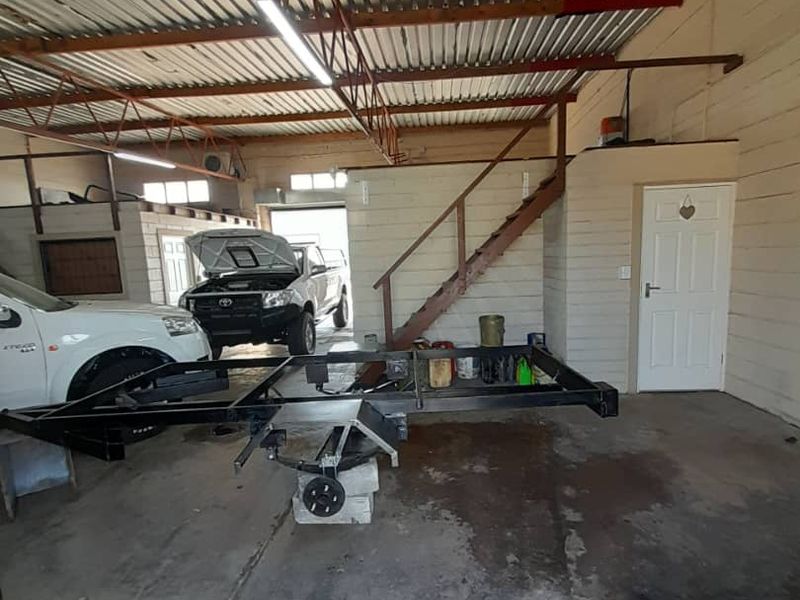 LIGHT INDUSTRIAL WORKSHOP - Photo 5