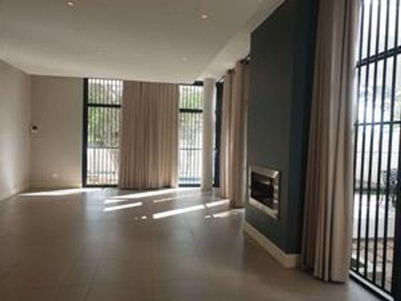 Executive Townhouse - Modern - Photo 2