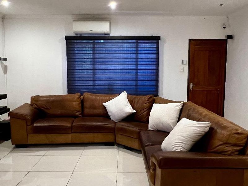 Move in ready house with quality finishes - Photo 4