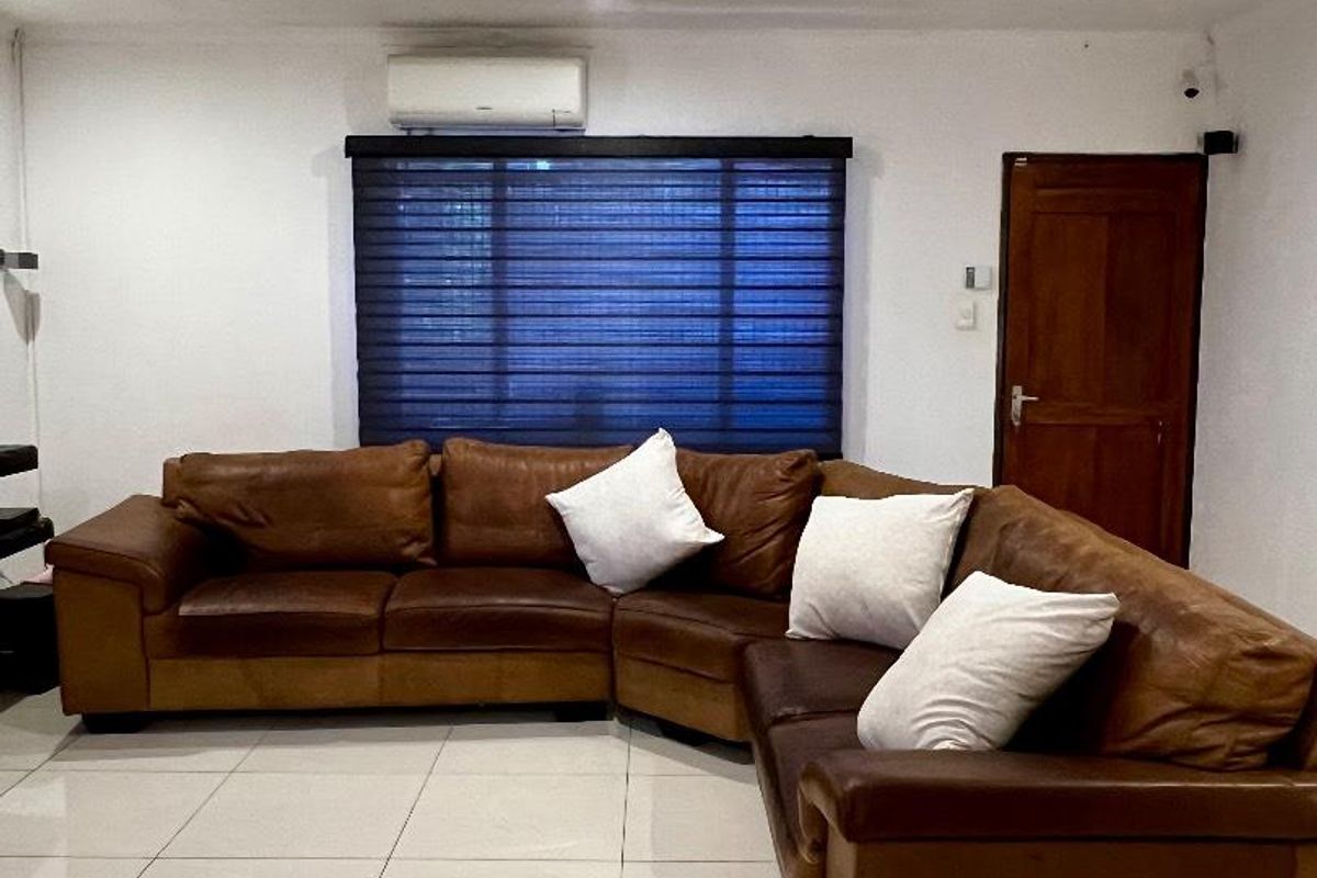 Move in ready house with quality finishes - Photo 4