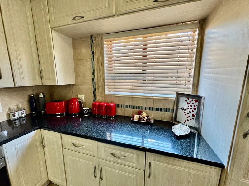 3 BEDROOM TOWNHOUSE FOR SALE IN BARTLETT - Photo 9