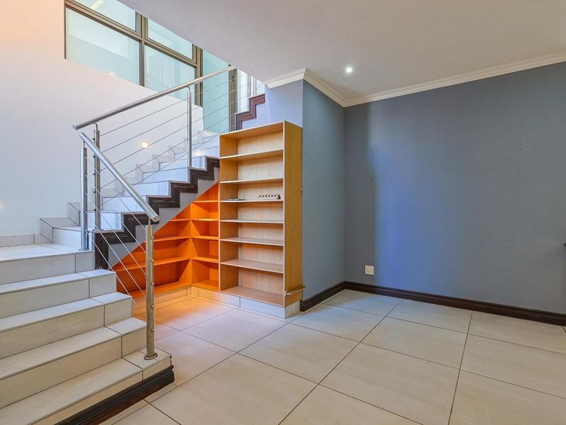 SPACE, STYLE & SECURITY – 4 EN-SUITE BEDROOM GEM IN A SECURITY ESTATE IN BRONBERG - Photo 5