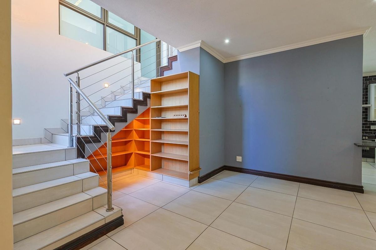 SPACE, STYLE & SECURITY – 4 EN-SUITE BEDROOM GEM IN A SECURITY ESTATE IN BRONBERG - Photo 5