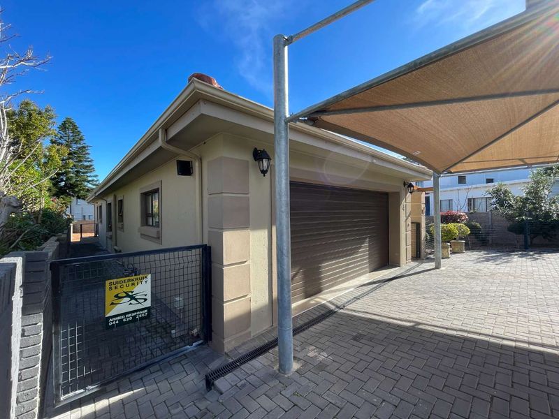 Immaculate Single-Level Coastal Home with Solar, 3 En-Suite Bedrooms & Exceptional Extras - Photo 7