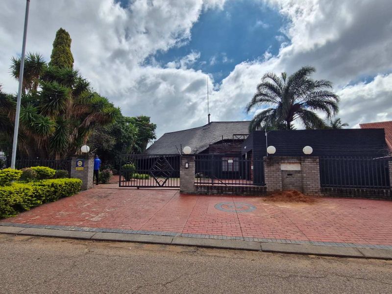 3 Bedroom House for sale in Karenpark - Photo 2