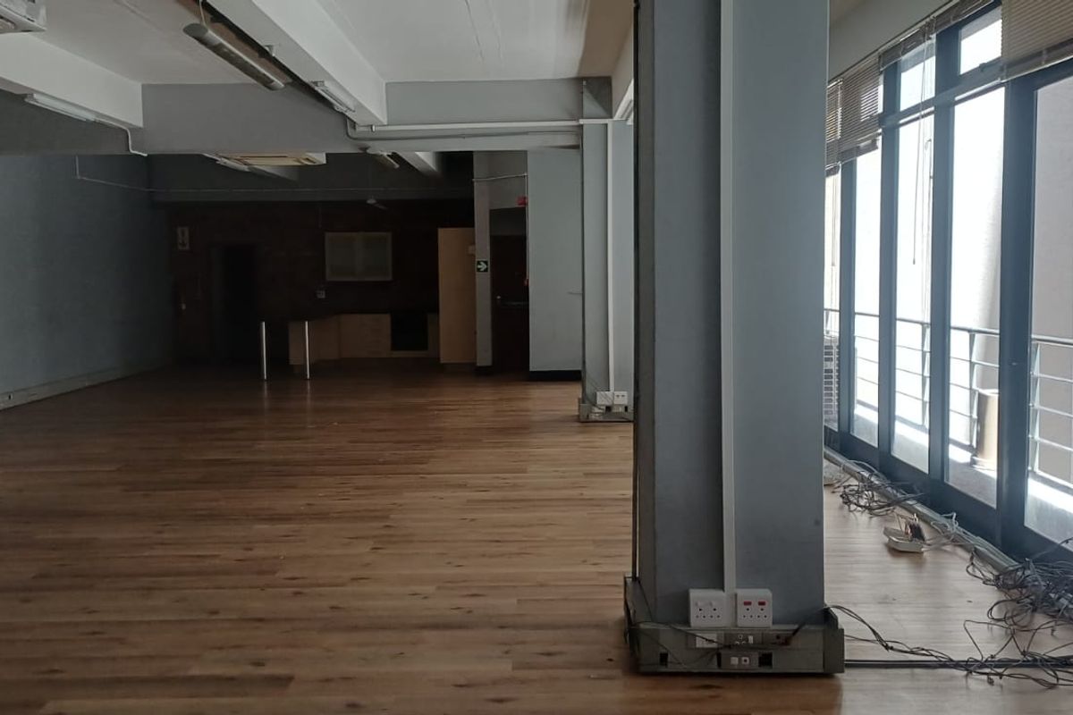 PRIME CBD OFFICE TO LET - Photo 5