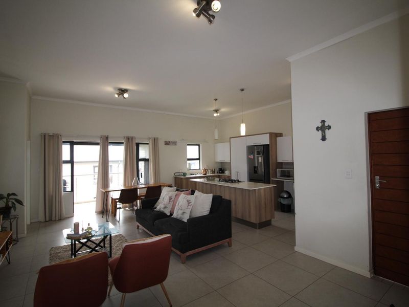 Modern, Spacious 3 Bedroom, 2 Bathroom In Security Estate - Photo 5