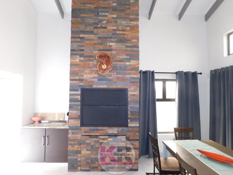 Style and Elegance - Photo 4