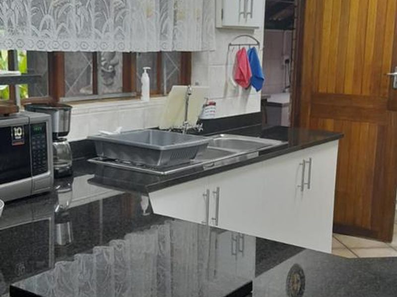 Stunning 3-Bedroom, 2-Bathroom Face Brick Property for Sale - Photo 10