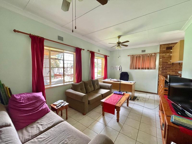 Beautiful Home in a Quiet Street - Photo 4