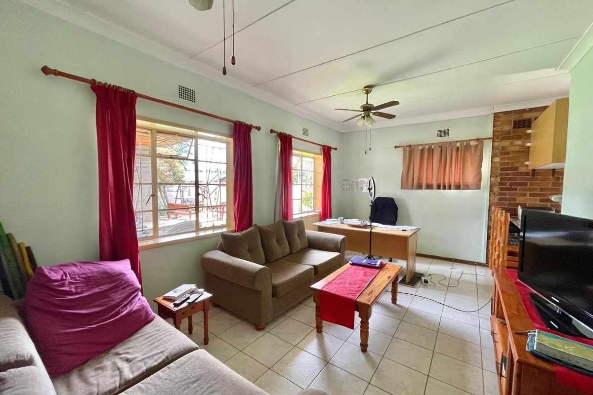 Beautiful Home in a Quiet Street - Photo 4