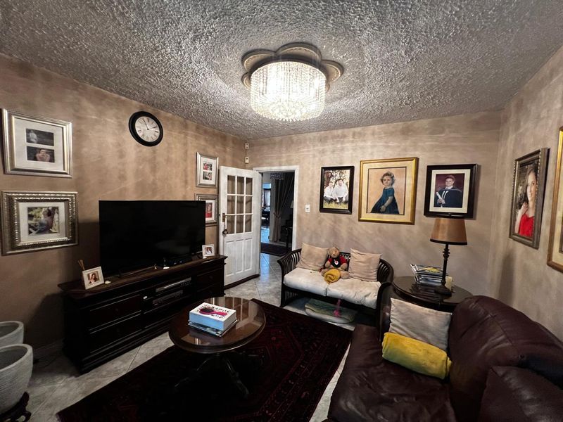 5 Bedroom house for Sale! - Photo 4