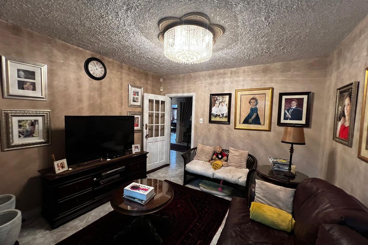 5 Bedroom house for Sale! - Photo 4