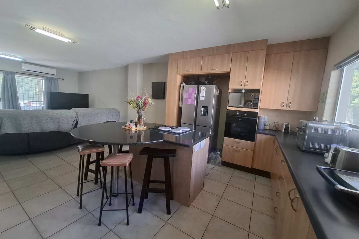 North-Facing Lock-Up & Go Gem in Ludwigsdorf! - Photo 2