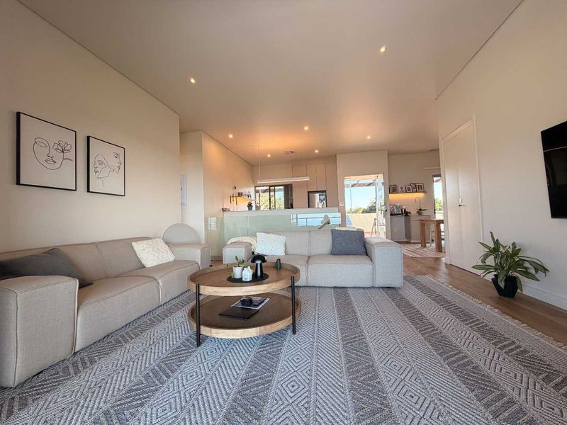 Renovated 4 Bedroom Townhouse with Sea View - Photo 4