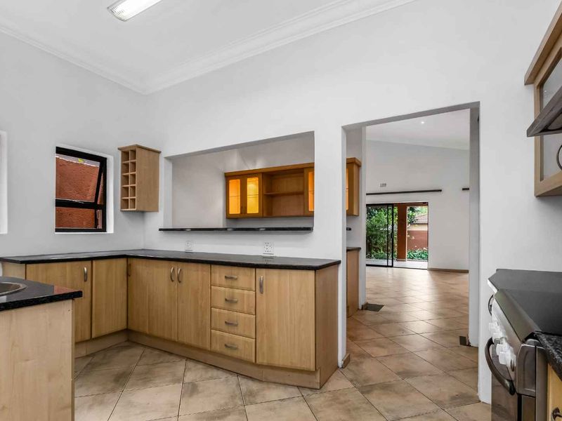 PRIVATE AND CHARMING FAMILY HOME SITUATED IN A QUIET LOCATION - Photo 4