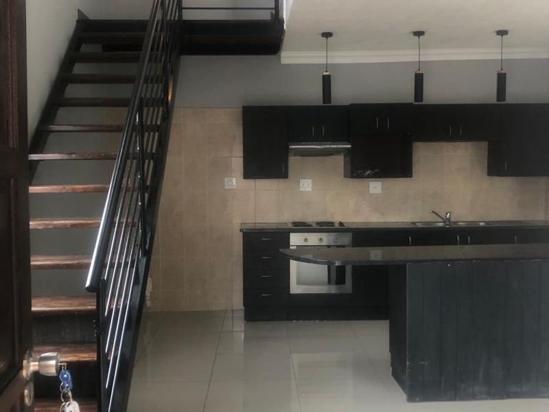 Standalone bachelor apartment with golf course views – modern living in a premium estate - Photo 3