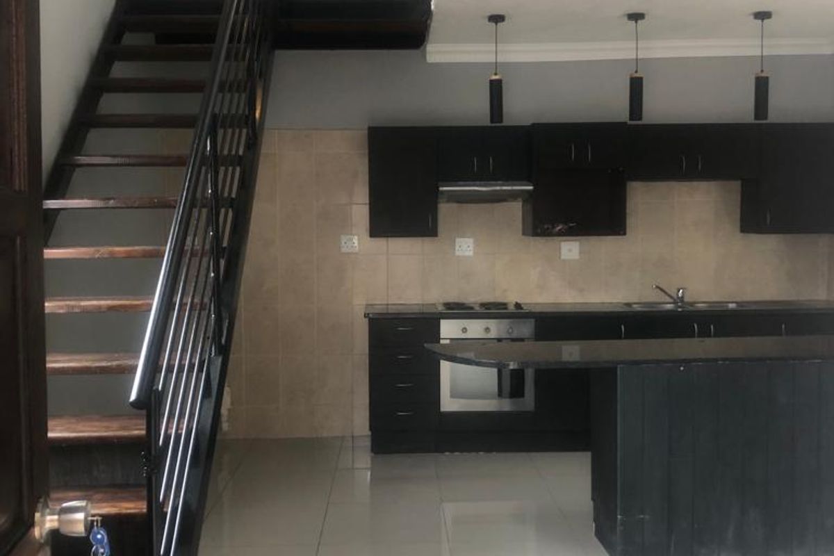 Standalone bachelor apartment with golf course views – modern living in a premium estate - Photo 3
