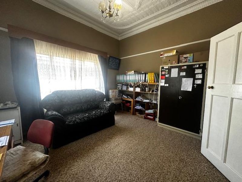 Charming Country Home on a Spacious Erf – Trompsburg - Photo 9