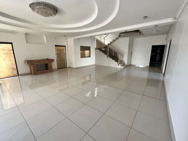 Cimbebasia - 5 Bedroom house for sale. - Photo 3
