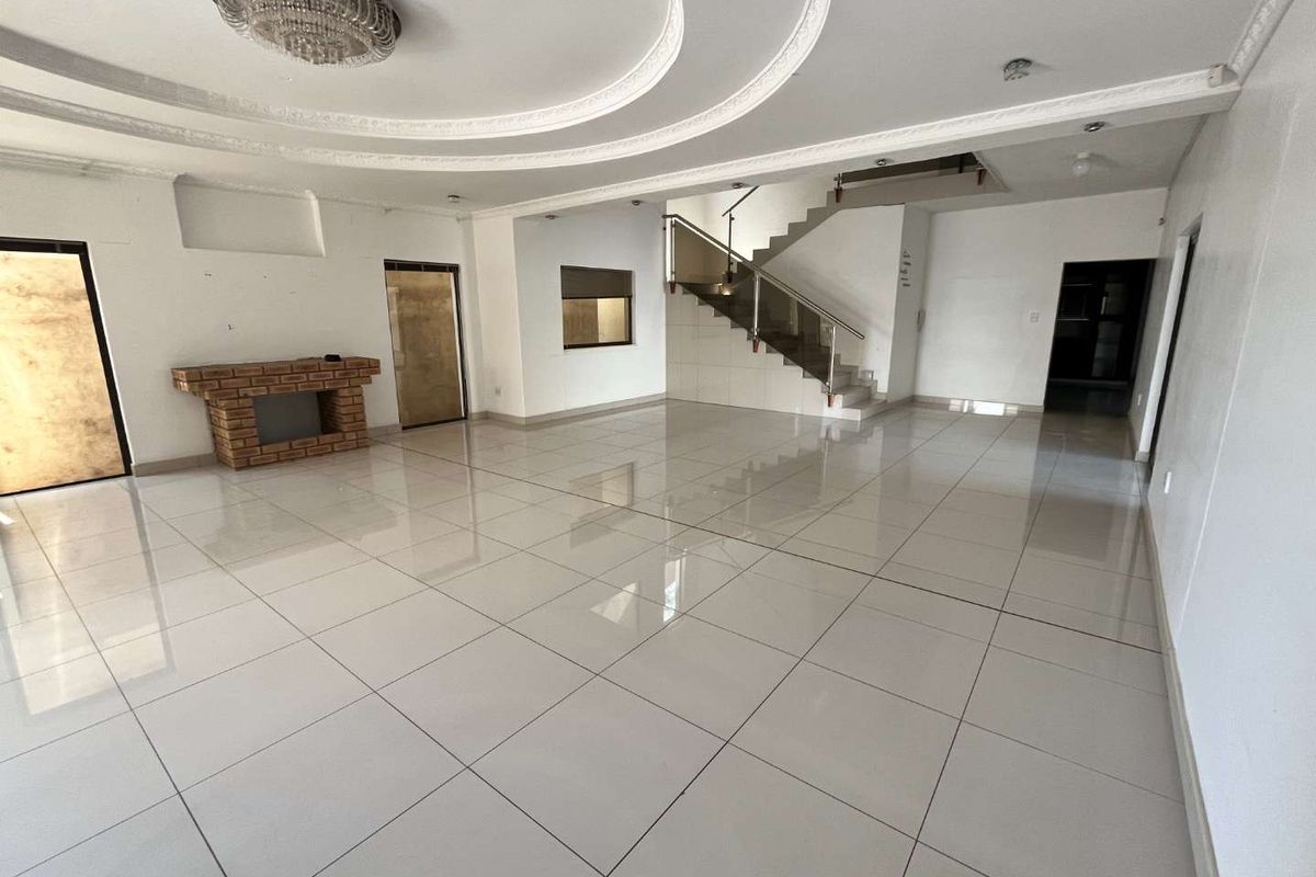 Cimbebasia - 5 Bedroom house for sale. - Photo 3
