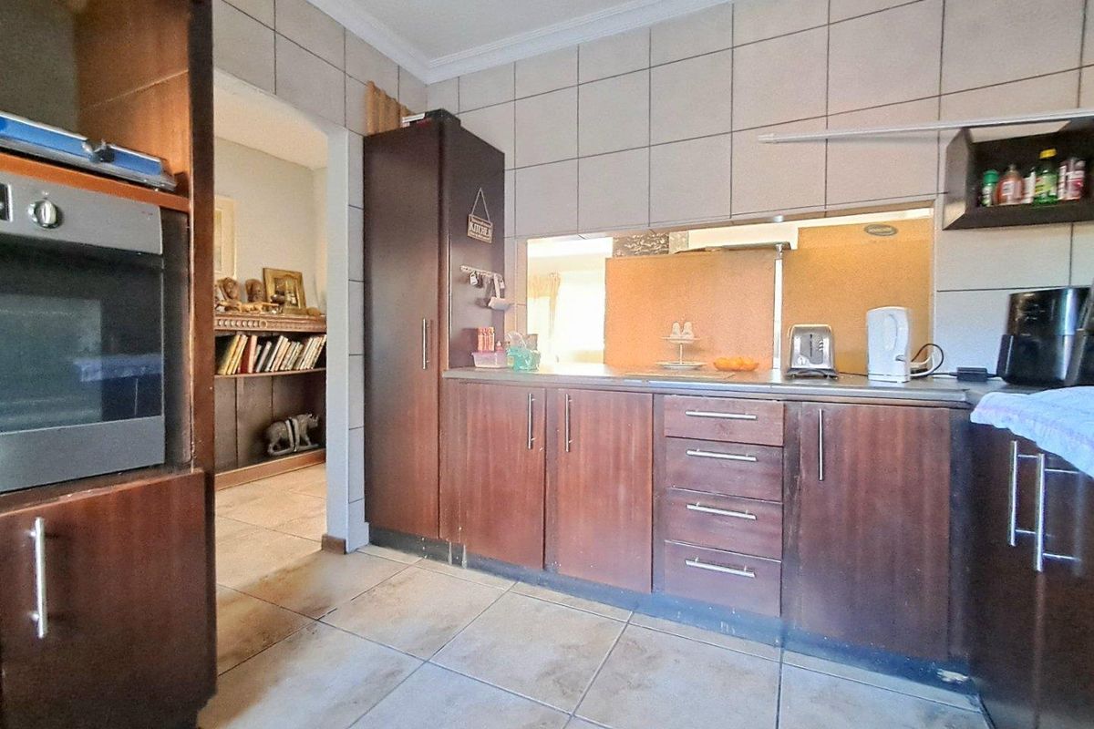 3 Bedroom Duplex Unit in Brackenhurst - Photo 2