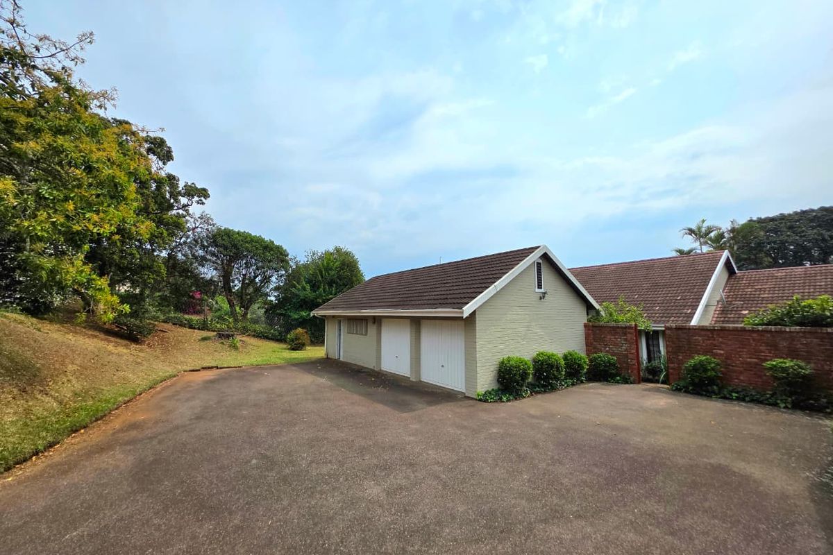 Secure 3-Bedroom Townhouse for Sale in Hillcrest – Pet-Friendly & Family-Friendly Living - Photo 2