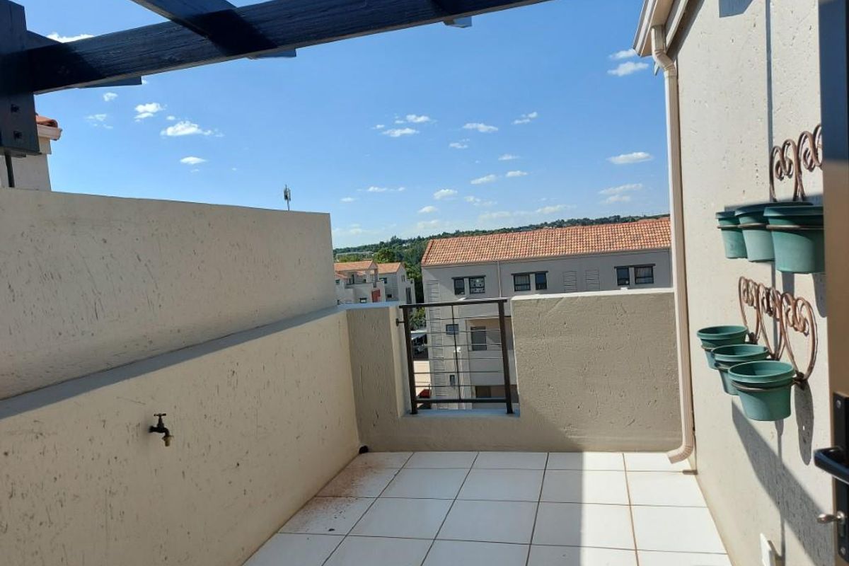 1 BEDROOM LOFT APARTMENT FOR SALE IN LONE HILL - Photo 2