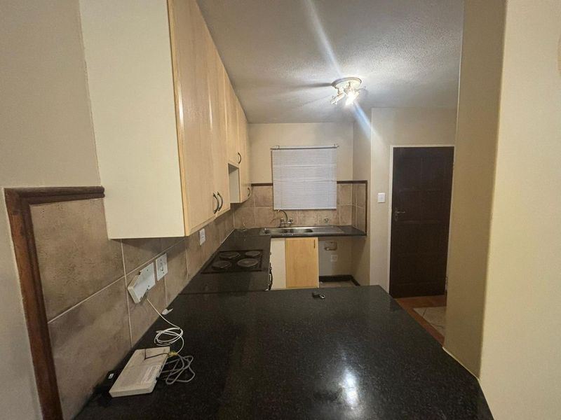 2 Bedroom ground unit in Mooikloof Ridge - Photo 8