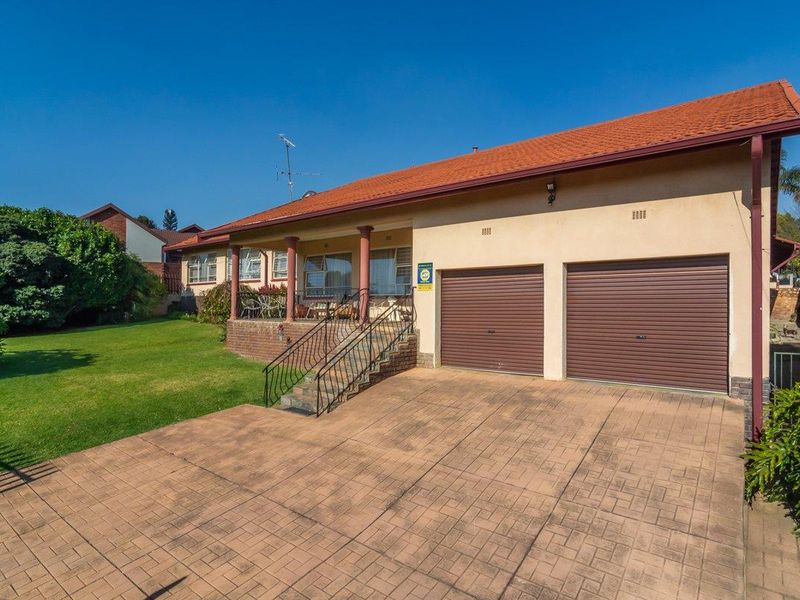 Spacious family Home with flatlet in tranquil Wilro Park - Photo 6