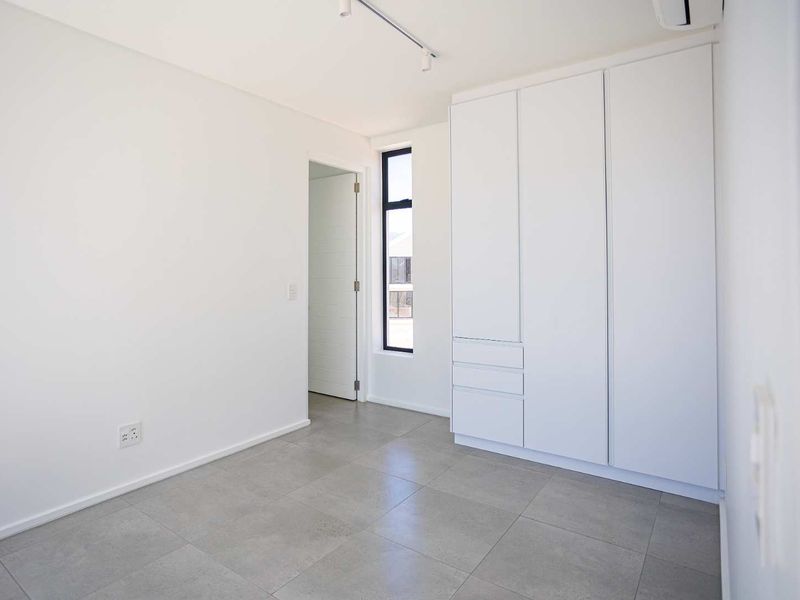 Two-bedroom apartment in the vibrant hub of Val de Vie Estate - Photo 5