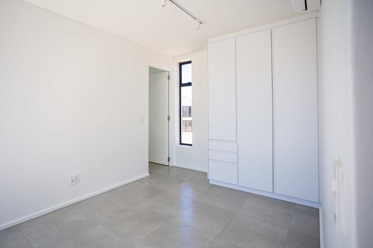 Two-bedroom apartment in the vibrant hub of Val de Vie Estate - Photo 5