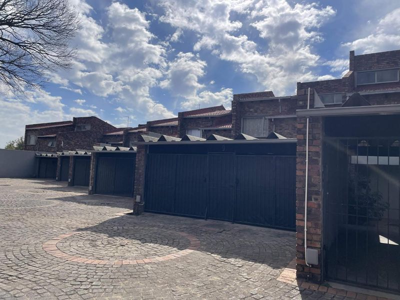 Three Bedroom Duplex to Rent in Crystal Park Mews, Benoni - Photo 2