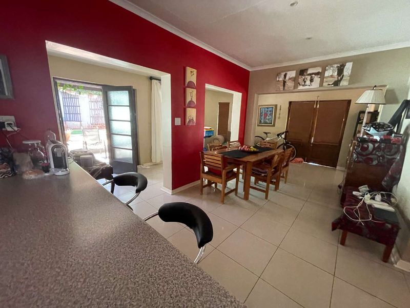 Versatile Family Home with Flatlet – Ideal for Home Office or Business Use - Photo 7