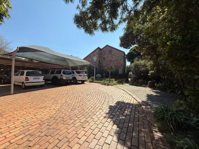 Your Dream Home in the Heart of Florida Glen – Space, Style & Serious “Wow” Factor! - Photo 3