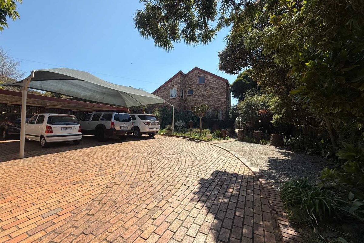 Your Dream Home in the Heart of Florida Glen – Space, Style & Serious “Wow” Factor! - Photo 3