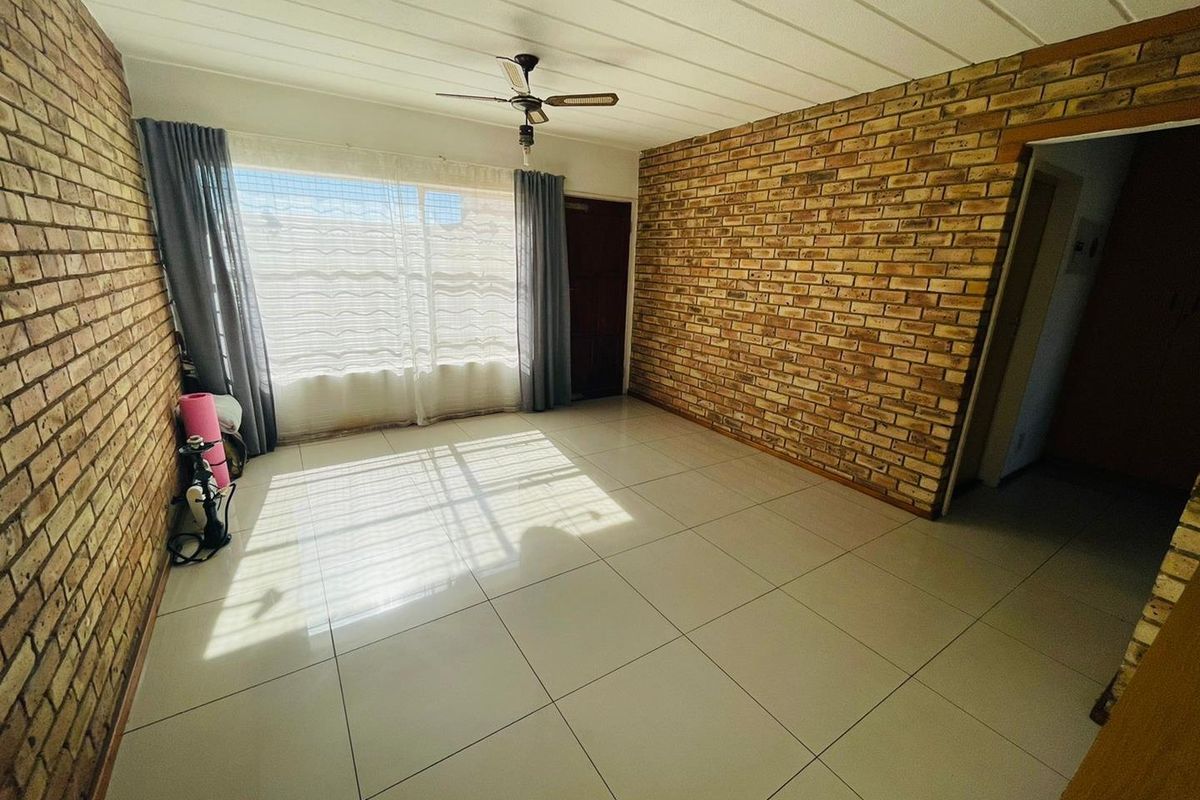 Effortless Style: Modern 2BR with Open-Plan Kitchen - Photo 4