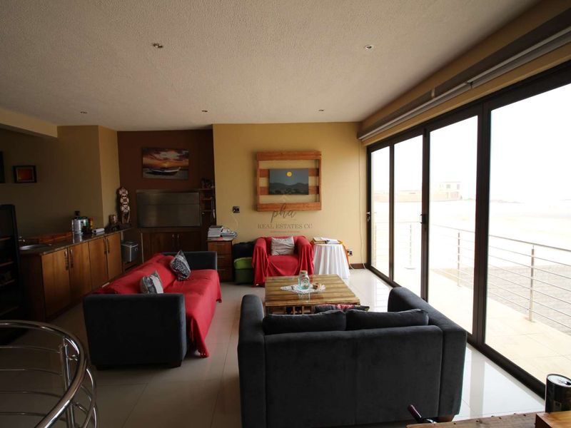 5 Bedroom family home for sale - Swakopmund (Vogelstrand) - Photo 7