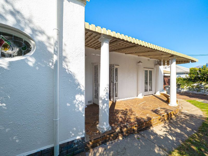 An outstanding family home waiting to be re-invigorated - Photo 2