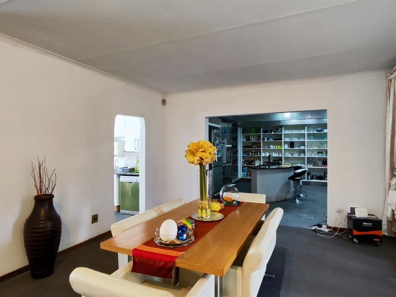 5 Bedroom house FOR SALE in Van Riebeeck Park - Photo 6