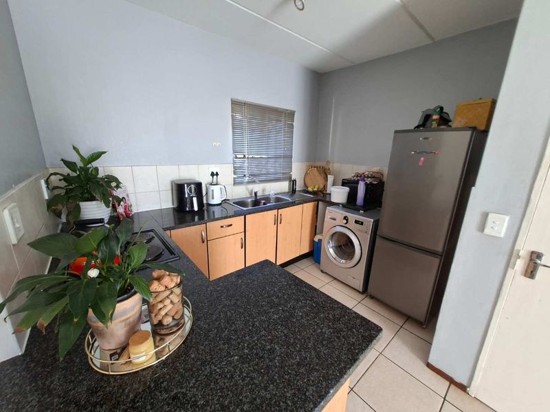 WELCOME TO YOUR NEW DUPLEX HOME - Photo 9