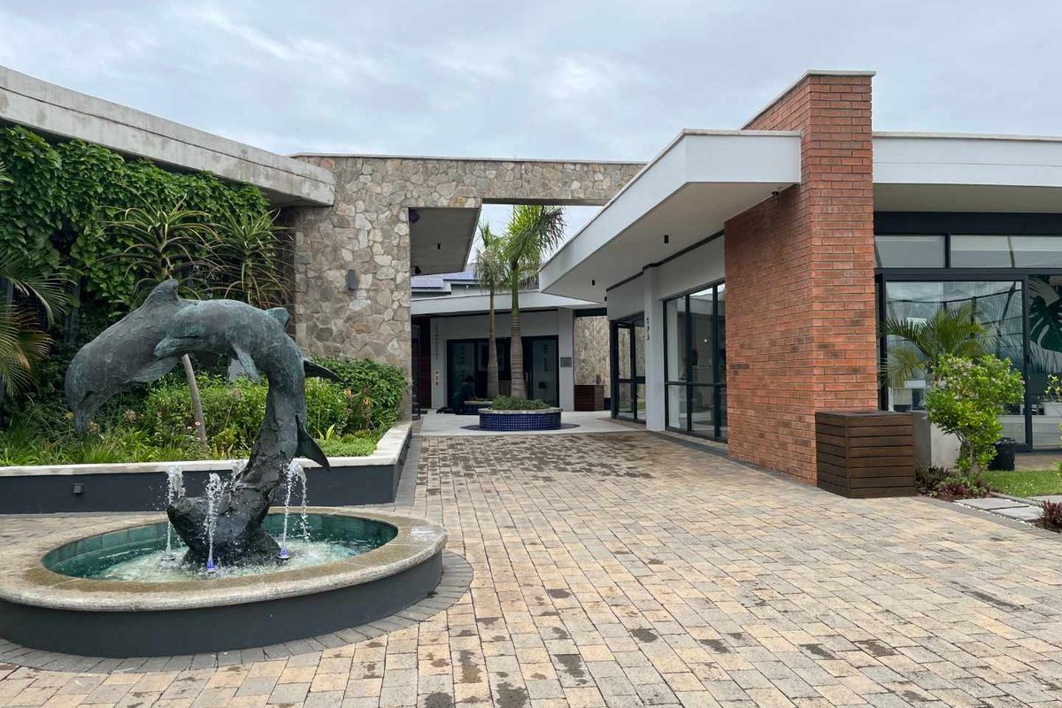 Situated in the highly sought-after Ballito Hills, this modern 3-bedroom apartment - Photo 3