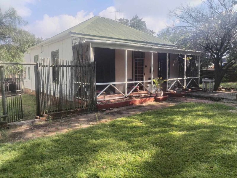Charming 3-Bedroom Home Near Cullinan School & Amenities - Photo 3