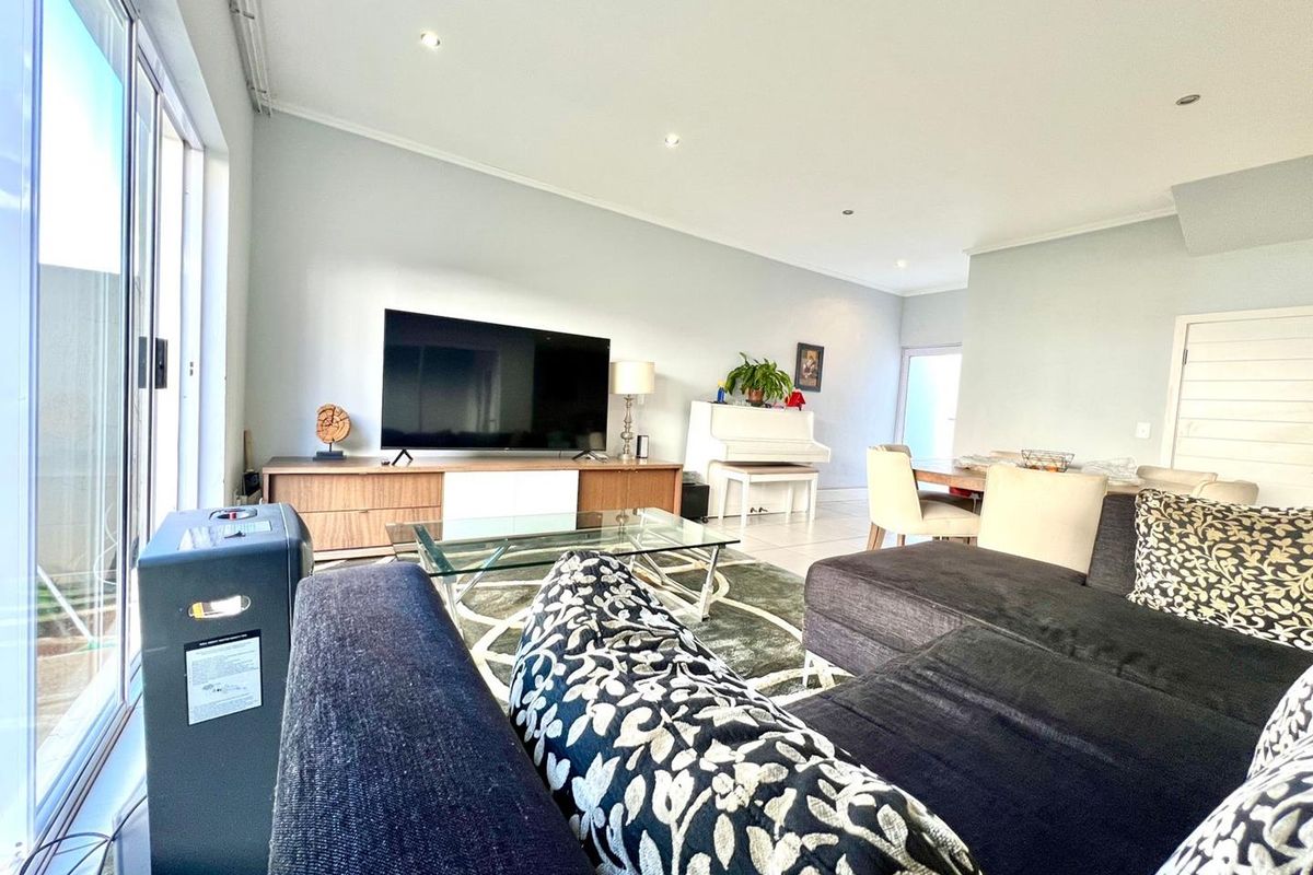 DOUBLE STOREY GARDEN APARTMENT FOR SALE IN BRYANSTON - Photo 5