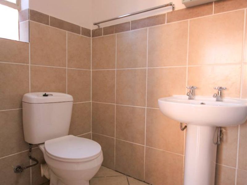 Loadshedding free area - A perfect lock up and go! - Photo 8