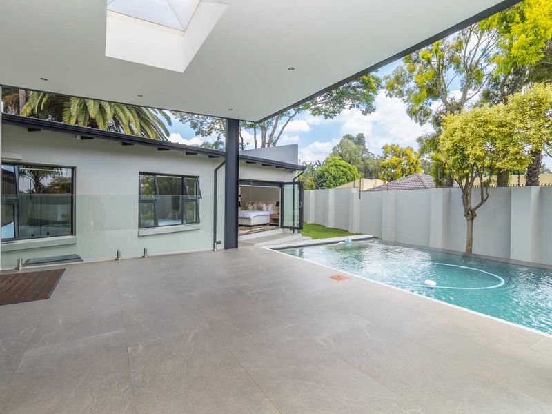 Exceptional, Immaculate, Modern Home for Sale in Hurlingham Manor - Photo 5